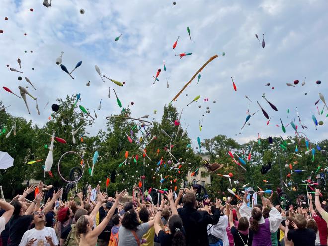 &ldquo;hundreds of juggling props in the air&rdquo;