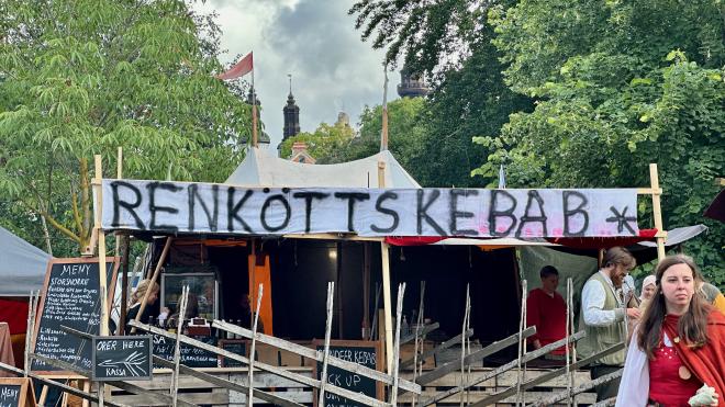 &ldquo;a hand painted sign saying “renkötts kebab”&rdquo;